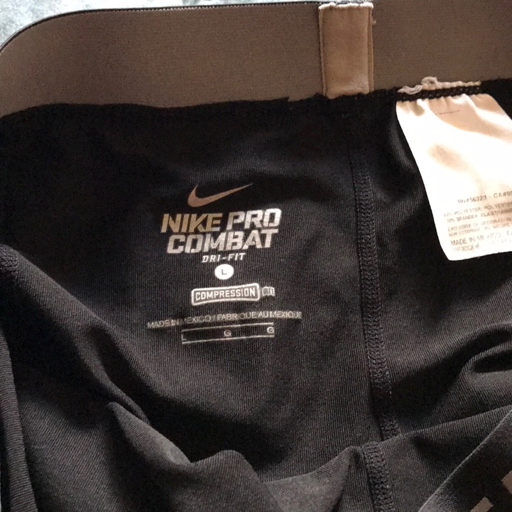 Compression capri gently worn - Picture 2 of 2